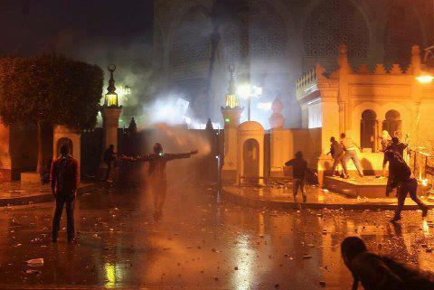 أحداث جمعة الكرامة 8-2-2013 بمصر وتعدي المحتجين على قصر الإتحادية.jpg
