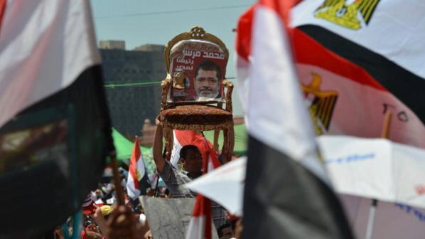 صراع السلطات بين مرسي والعسكري .. تقرير.jpg